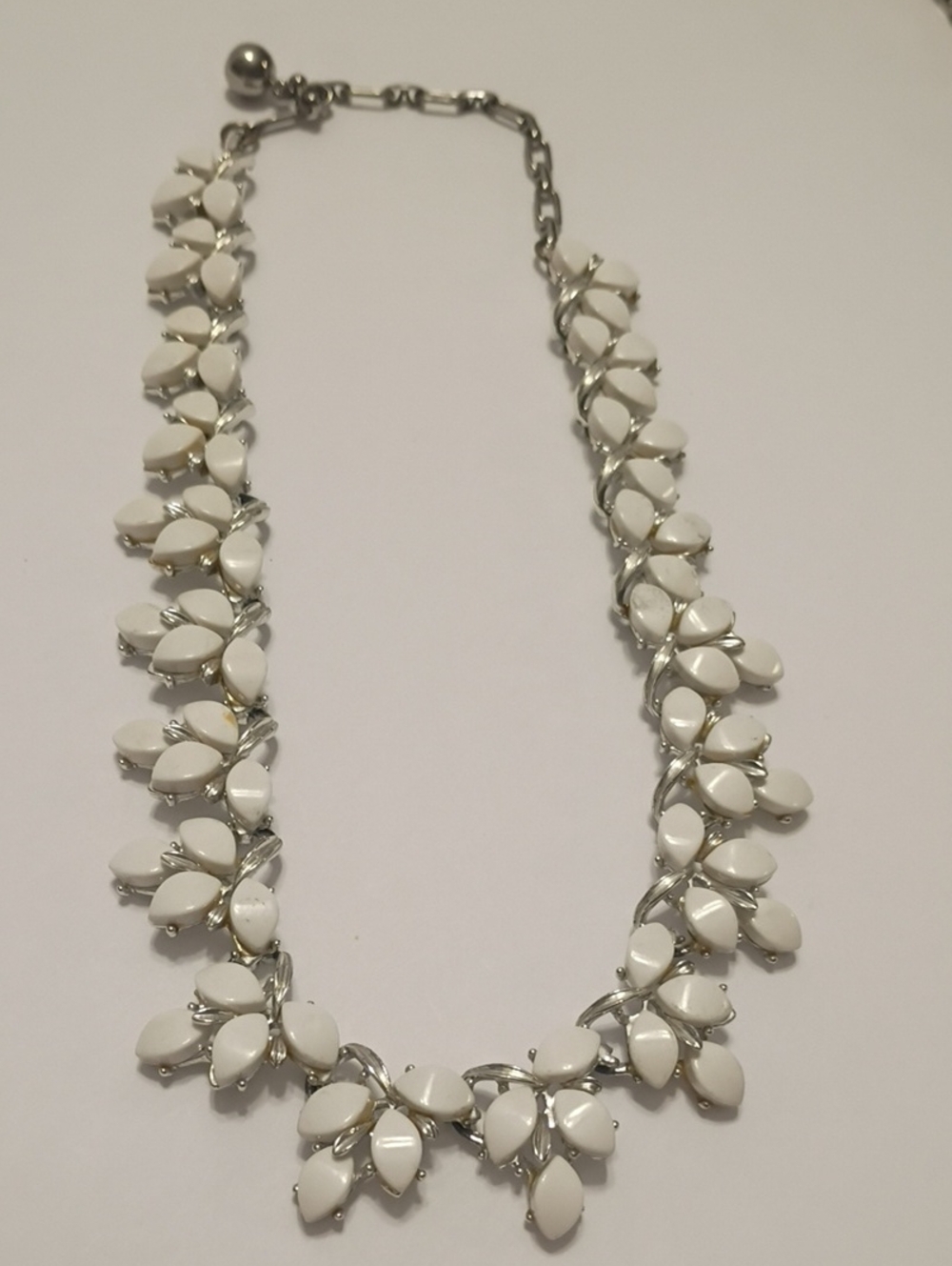 Vintage Kramer White Teardrop Petal Choker Necklace Signed